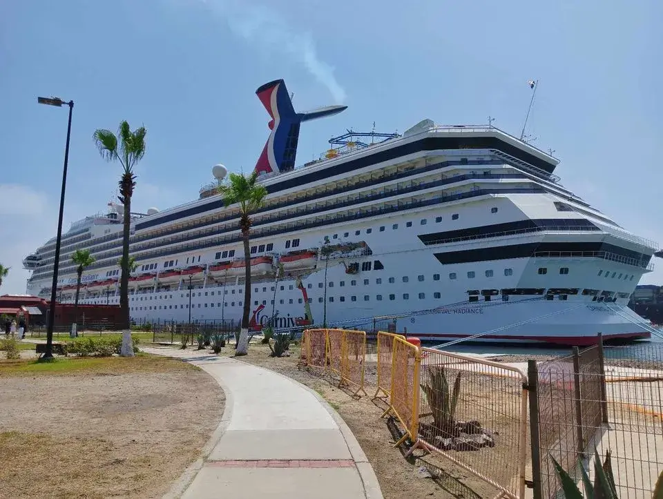 carnival cruise ships listed by size