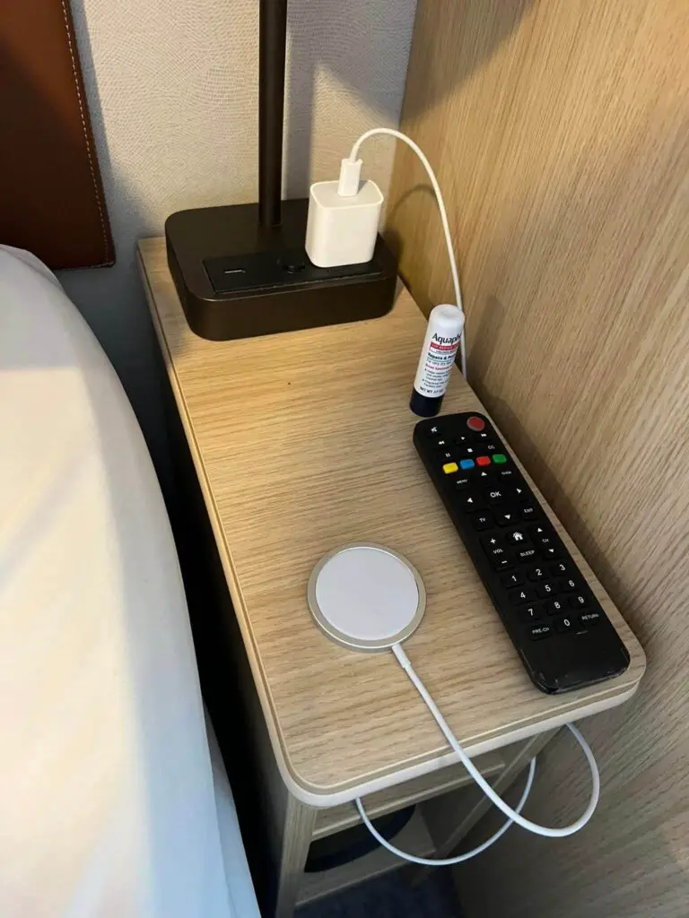 Outlets in the lamp beside the bed