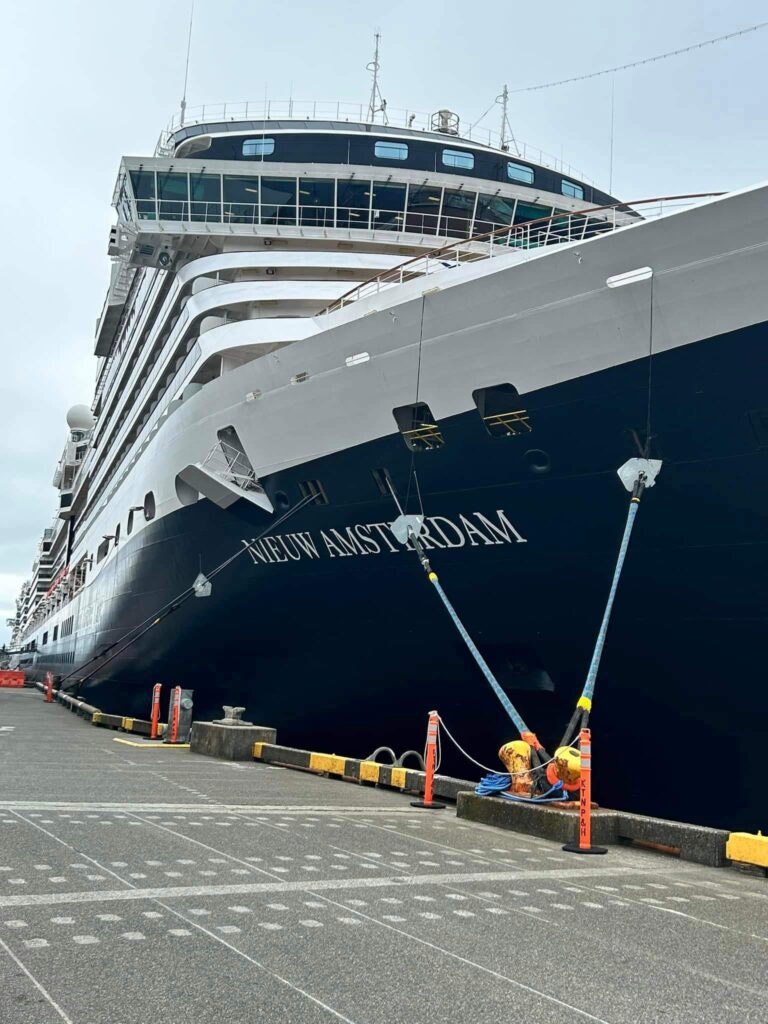 Holland America Ship Nieuw Amsterdam