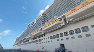 cruise ship ready to leave the port