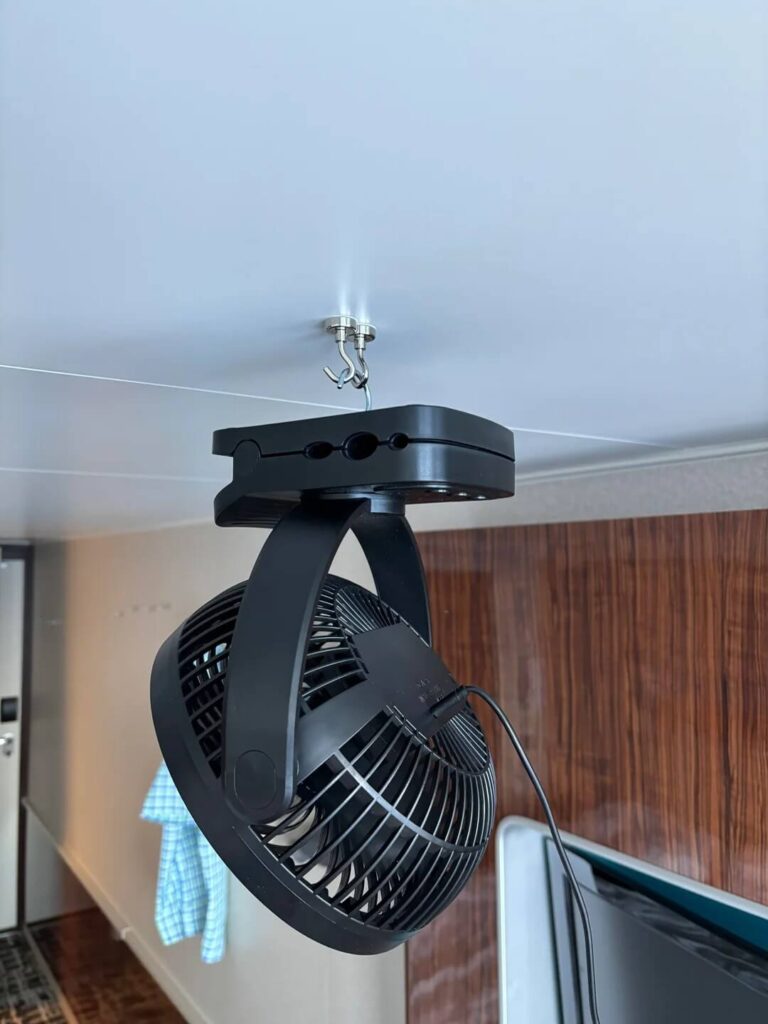 Fan attached to the cabin ceiling with magnetic hooks