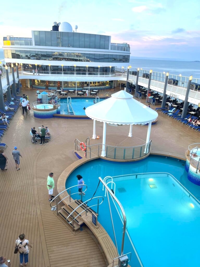 Pool deck on Norwegian Pearl