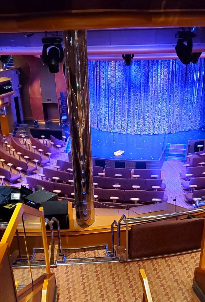 Cruise theater