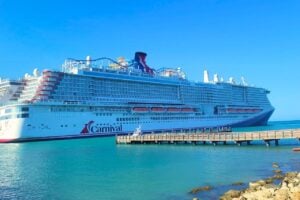 cruise ship stop in port