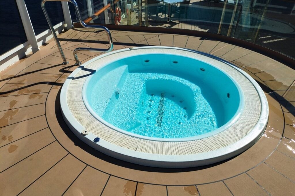 Cruise hot tub