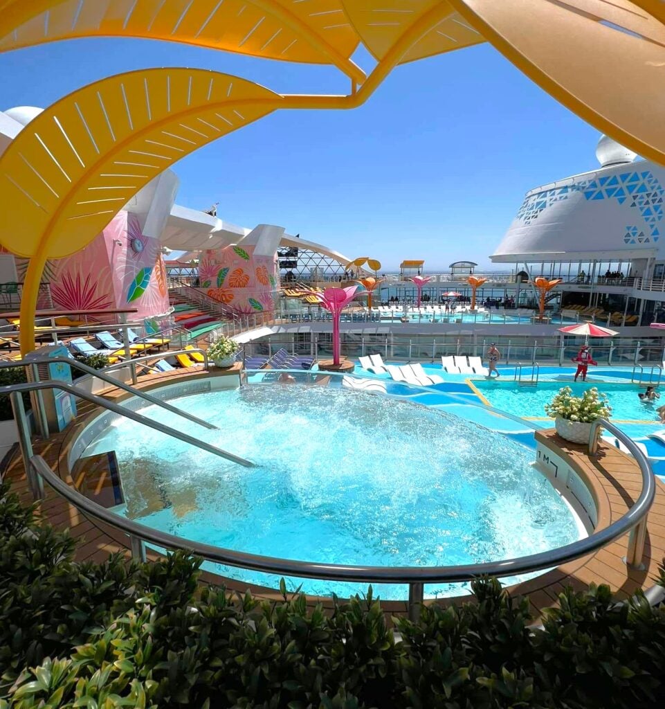 Wonder of the Seas hot tub