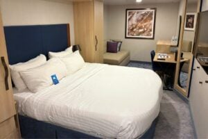 Cruise cabin