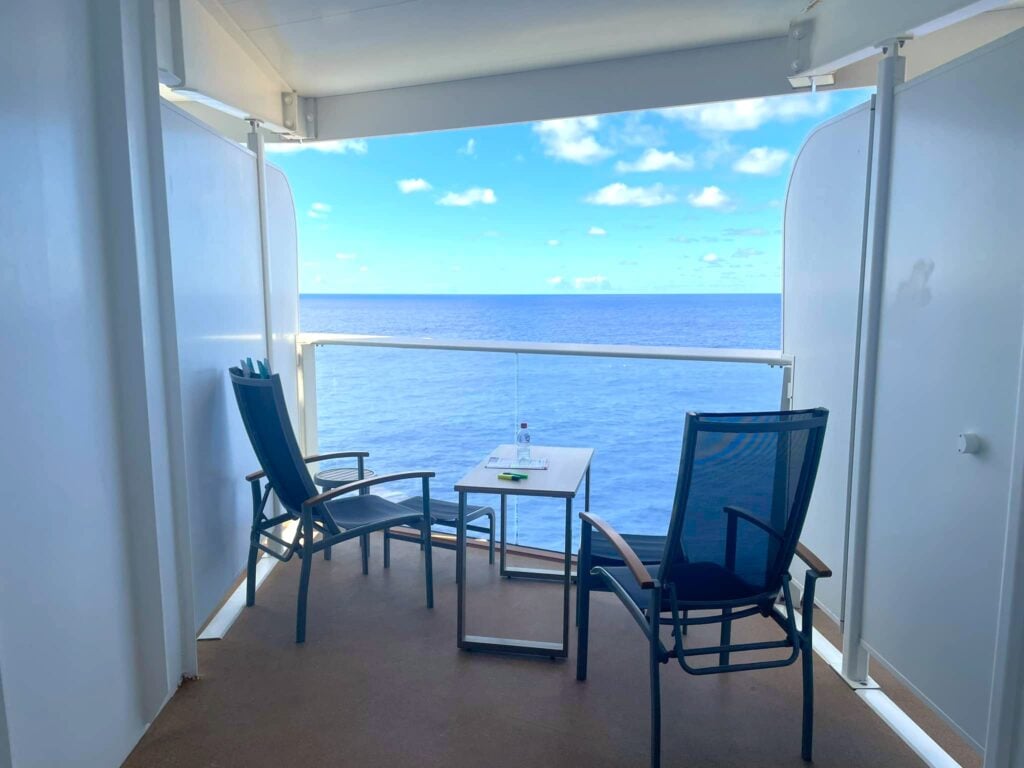 Cruise balcony space