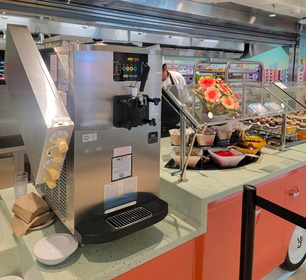 Soft serve ice cream machine